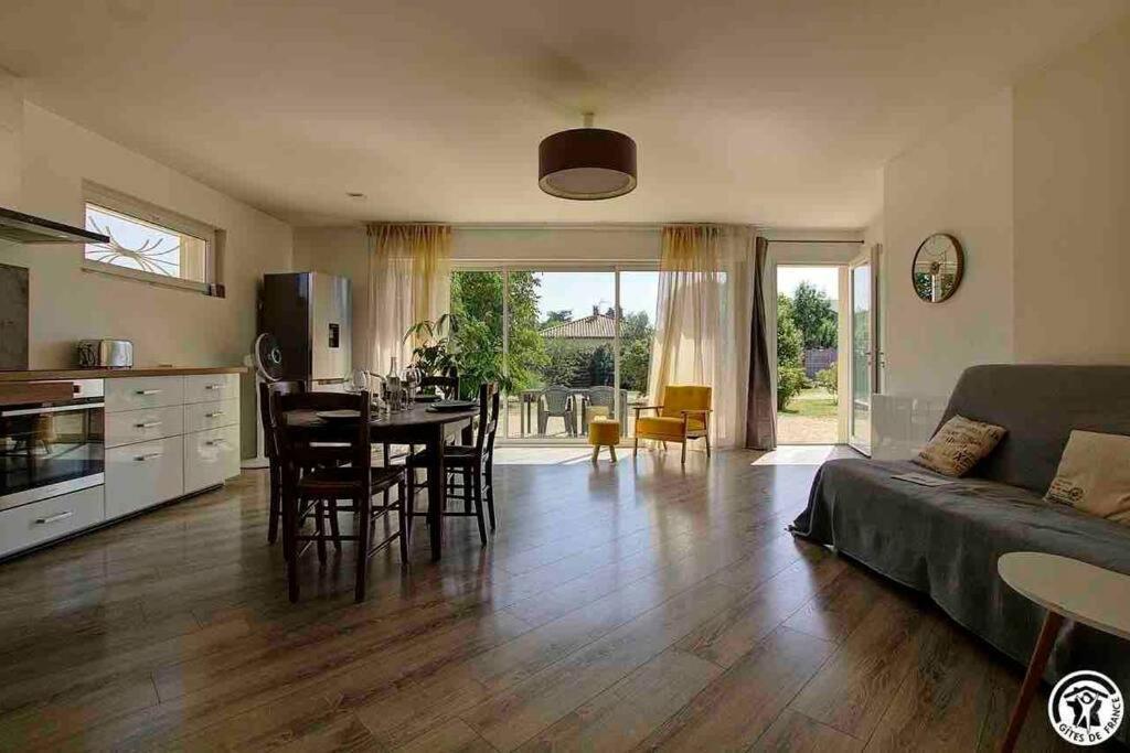 Gite L'Entraxe Tres Lumineux Au Coeur De Saint Didier Εξωτερικό φωτογραφία
